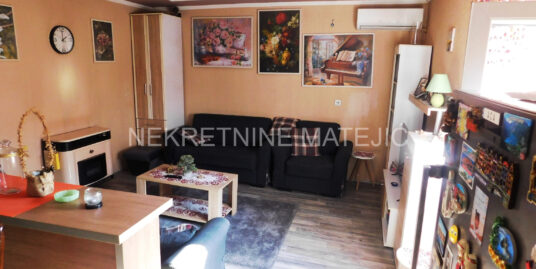 KUĆA, 130, BRESNICA, 3,7 A PLACA, OPREMLJENA, GREJANJE NA GAS, IZOLACIJA, UKNJIŽENA, CENA – 85.000 E FIKSNO