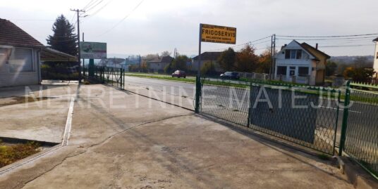 IZDAVANJE -POSLOVNI PROSTOR, MAGACINI I PLAC SA PARKINGOM-PETROVAC–700 E