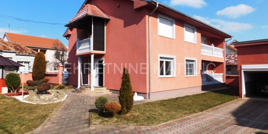 STANOVO LUX KUĆA 260M2+ DVE GARAŽE NA 6,5 ARI PLACA–480.000 E