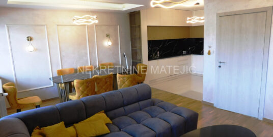 STAN 112 M2, NOVOGRADNJA, LUX, SA STVARIMA, CENTAR, NAMEŠTEN, SA GARAŽOM-206.000 E