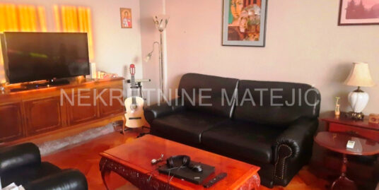STAN CENTAR KOD HOTELA KRAGUJEVAC TROSOBAN 77M2, 5. SPRAT, LIFT, —115.500 E