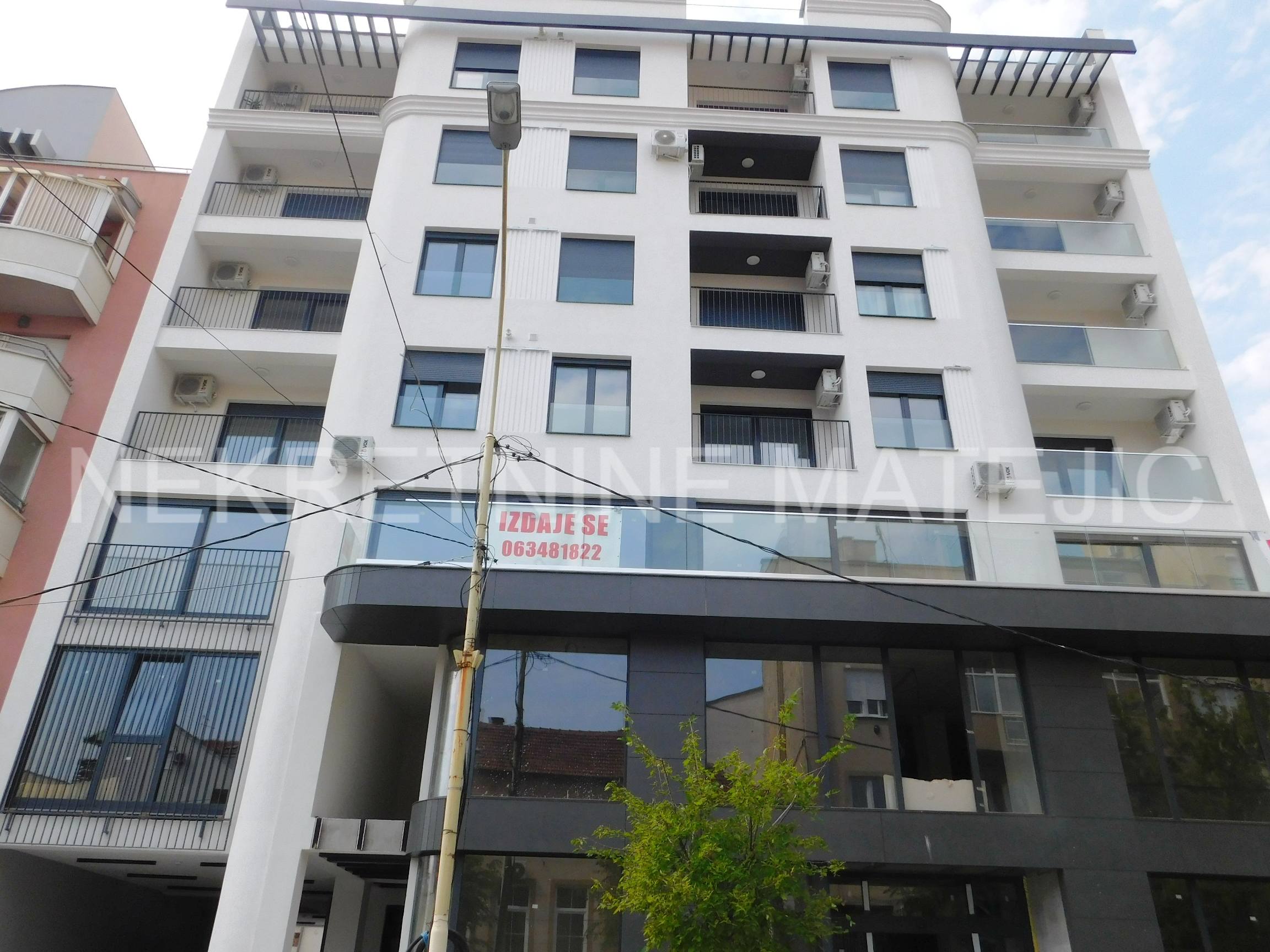 IZDAVANJE STAN CENTAR LUX NOVOGRADNJA 44M2, 2. SPRAT, PARKING-ZA POSLOVNI PROSTOR–350 EUR