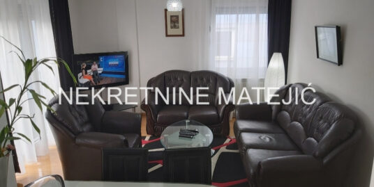 STAN, 57 M2, IZDAVANJE, VELIKI PARK, 4. SPRAT, CENTRALNO GREJANJE, CENA ZAKUPA – 400 E + KOMUNALIJE