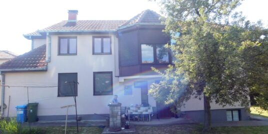 KUĆA, ŠUMARICE, 220M2, SPRATNA, PLAC 15,9 A, SVE UKNJIŽENO I LEGALIZOVANO, CENA – 220.000 E